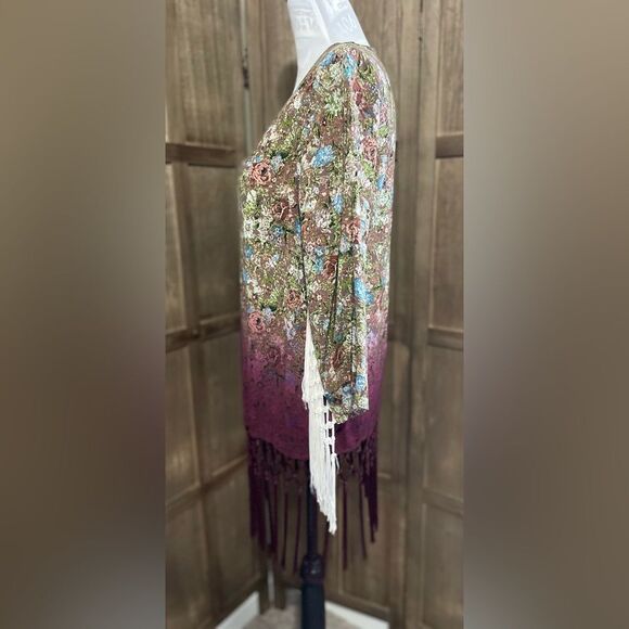 GIMMICKS by BKE Floral Fringe Kimono. - Picture 5 of 10